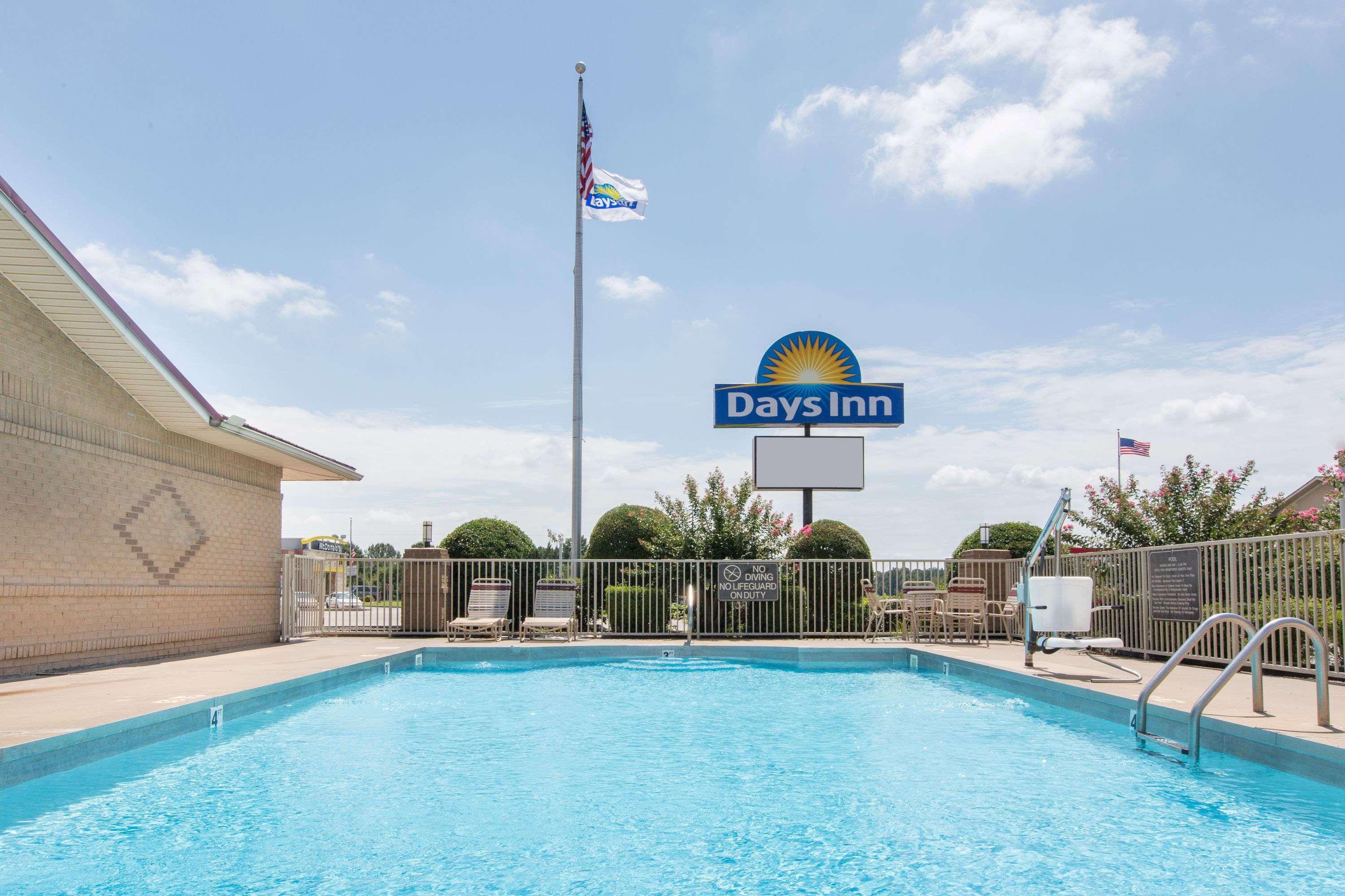 Days Inn By Wyndham Lonoke Екстериор снимка